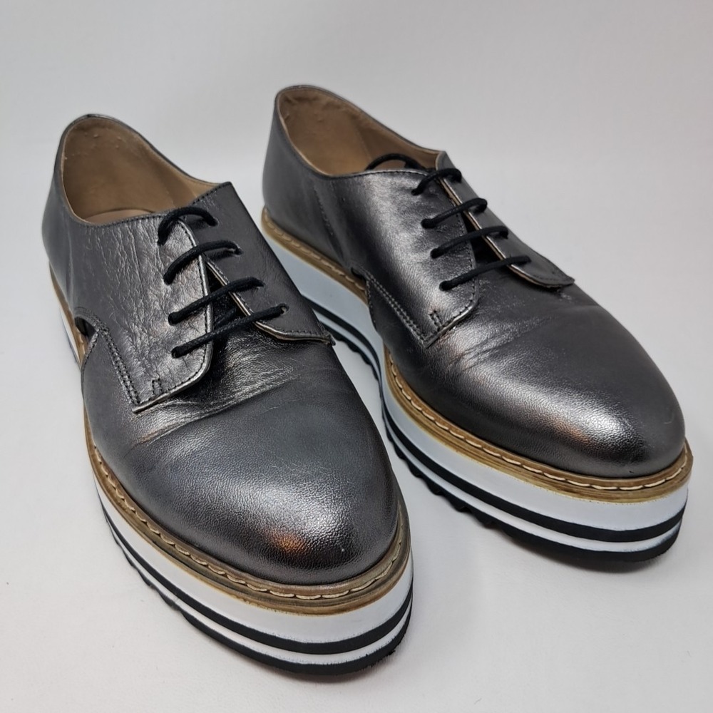 Summit White Mountain Brody Leather Oxford Size 38 US 7.5 Metallic Silver Shoes.